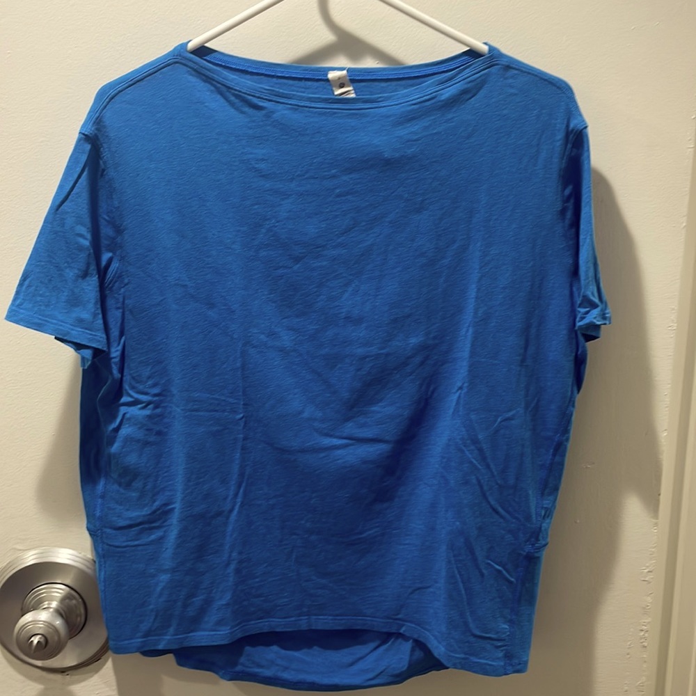 Lululemon back in action short sleeve shirt size 2